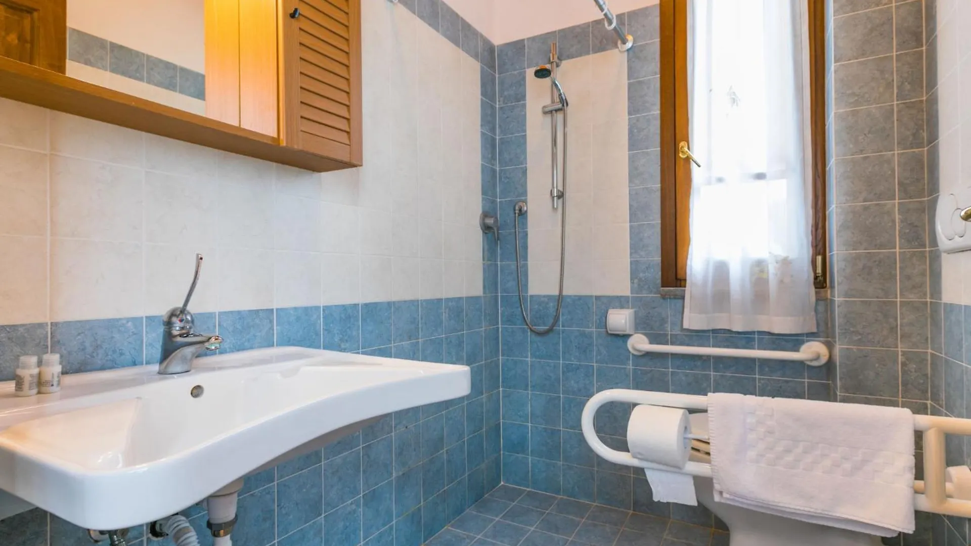 Apartment Tipologia Trilocale By Interhome Le Vedute